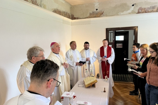 Škof Šuštar blagoslovil novo kapelo Zavoda Živim